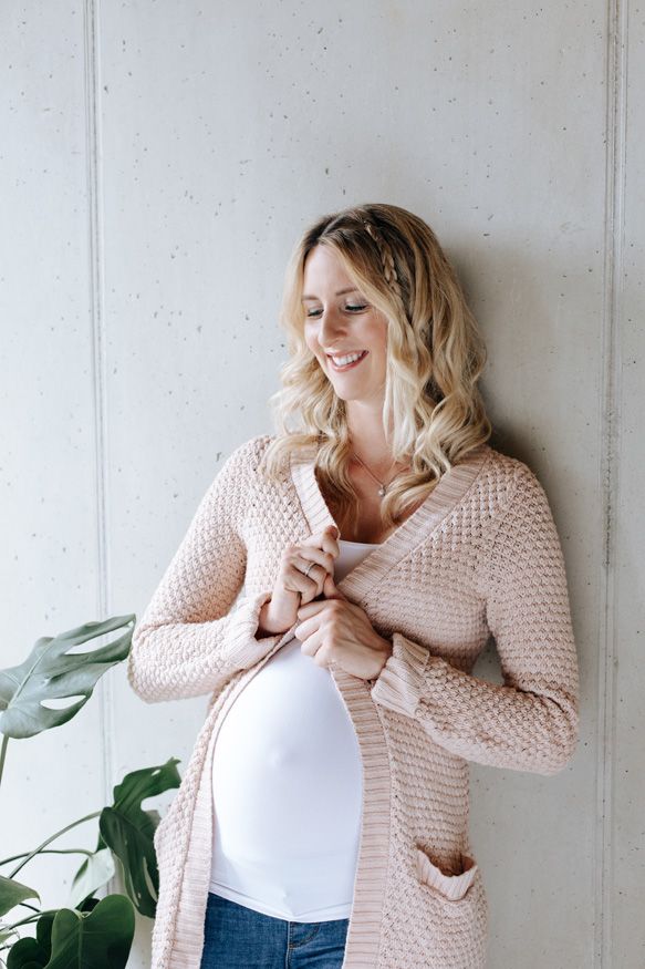 Schwangerschaftsshooting im Studio in Tirol