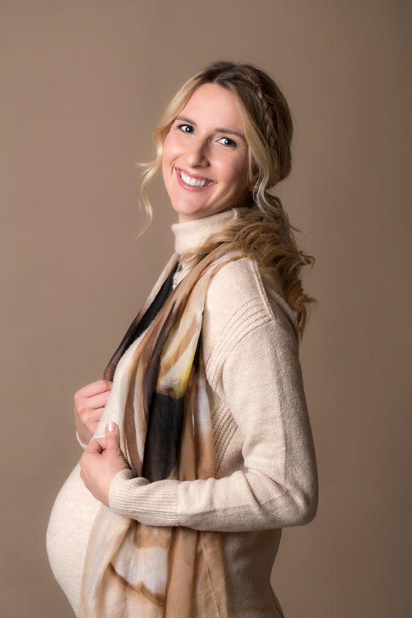 Babybauchshooting im Studio in Tirol