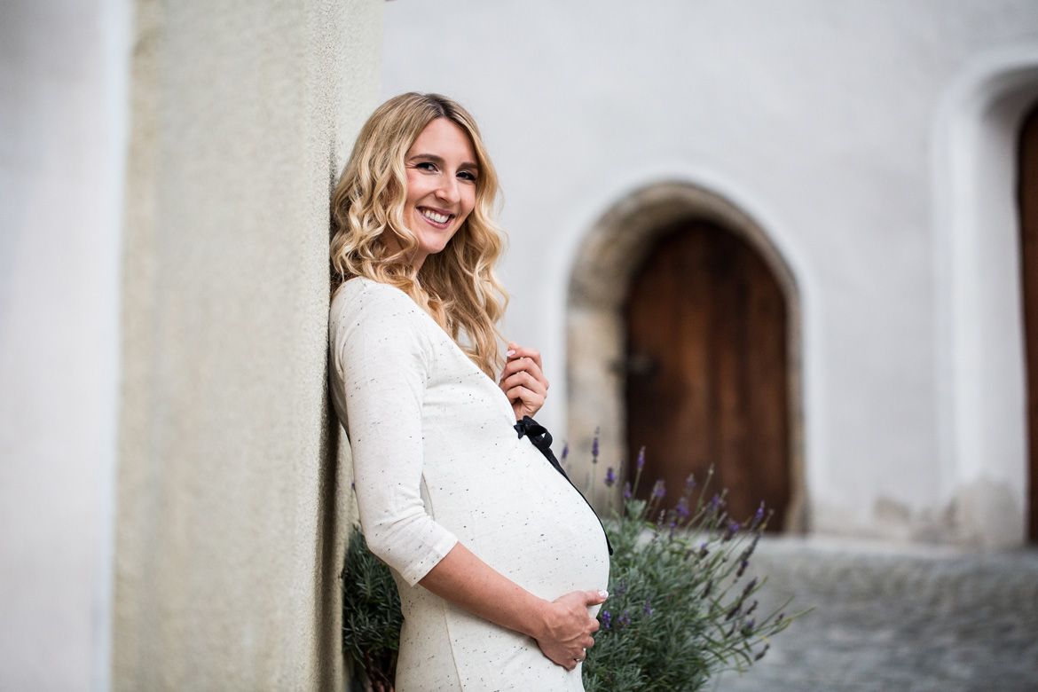 Babybauchshooting in der Stadt