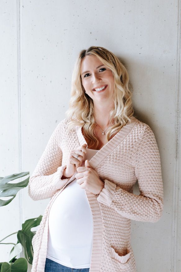 Schwangerschaftsshooting im Studio in Tirol