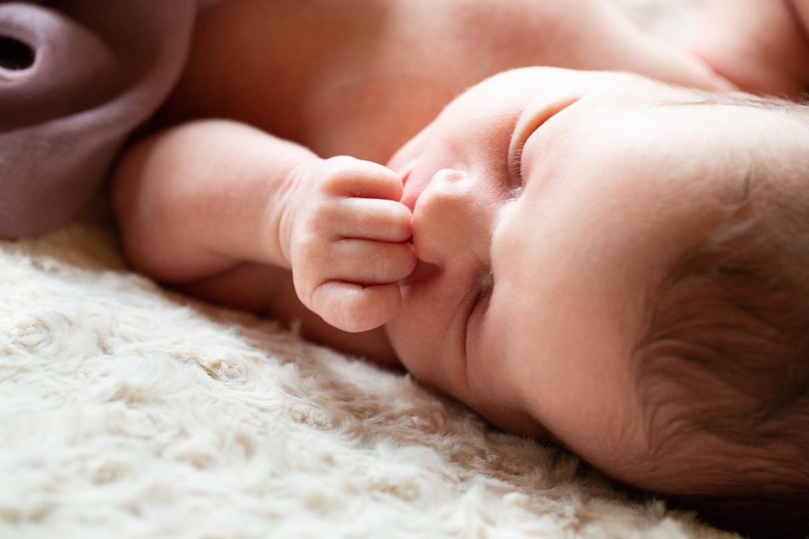 Natürliche Babyfotografie in Tirol
