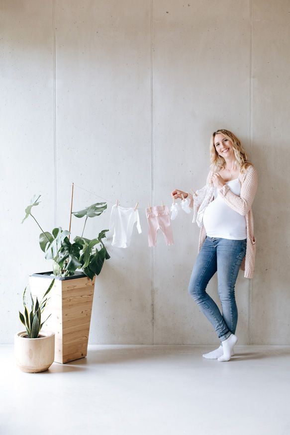 Babybauchshooting im Studio in Tirol