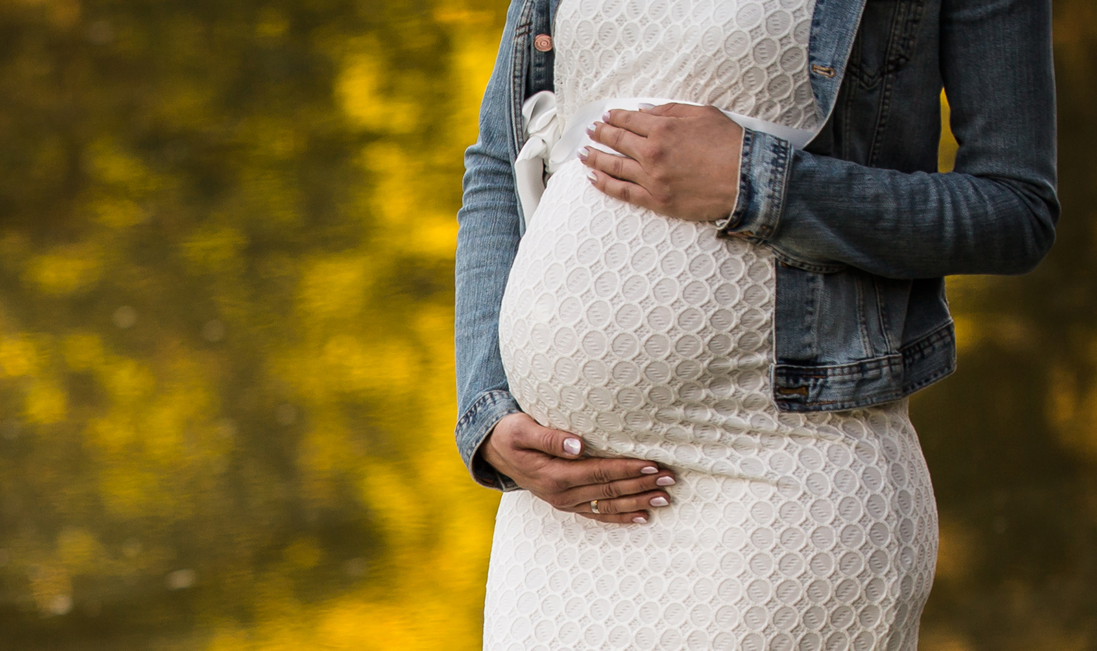 Babybauchfotos in der Natur